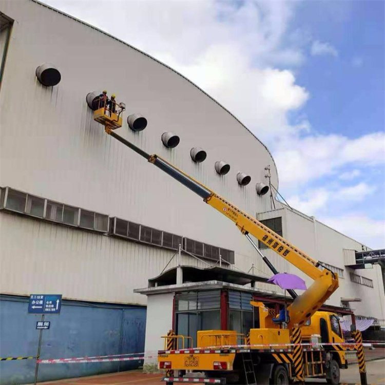 滨城高空作业车出租服务：专业广告牌安装解决方案