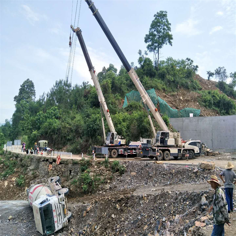 滨城汽车掉沟里叫吊车救援要多少钱